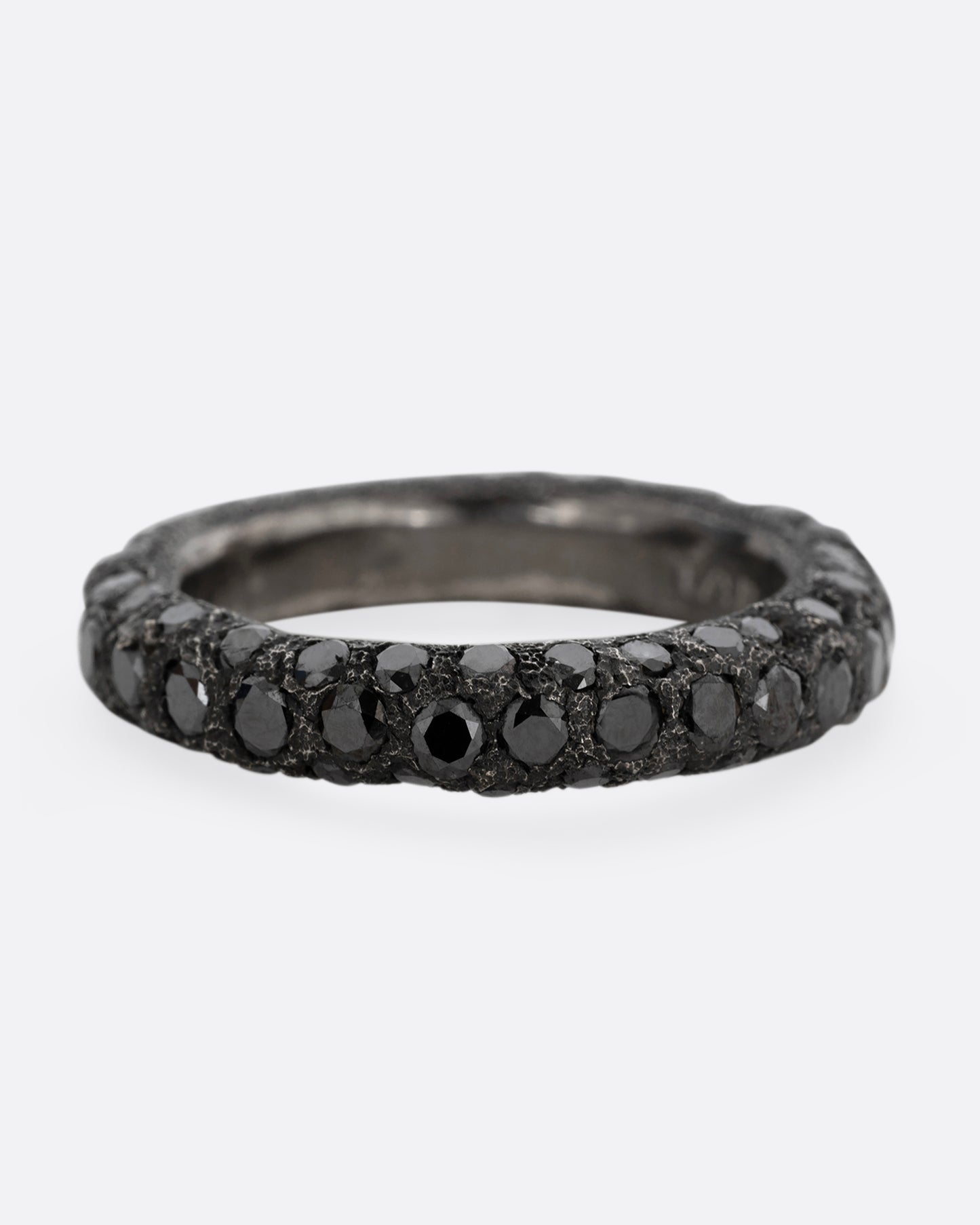 A darkened palladium band with black diamonds. Shown from the front.