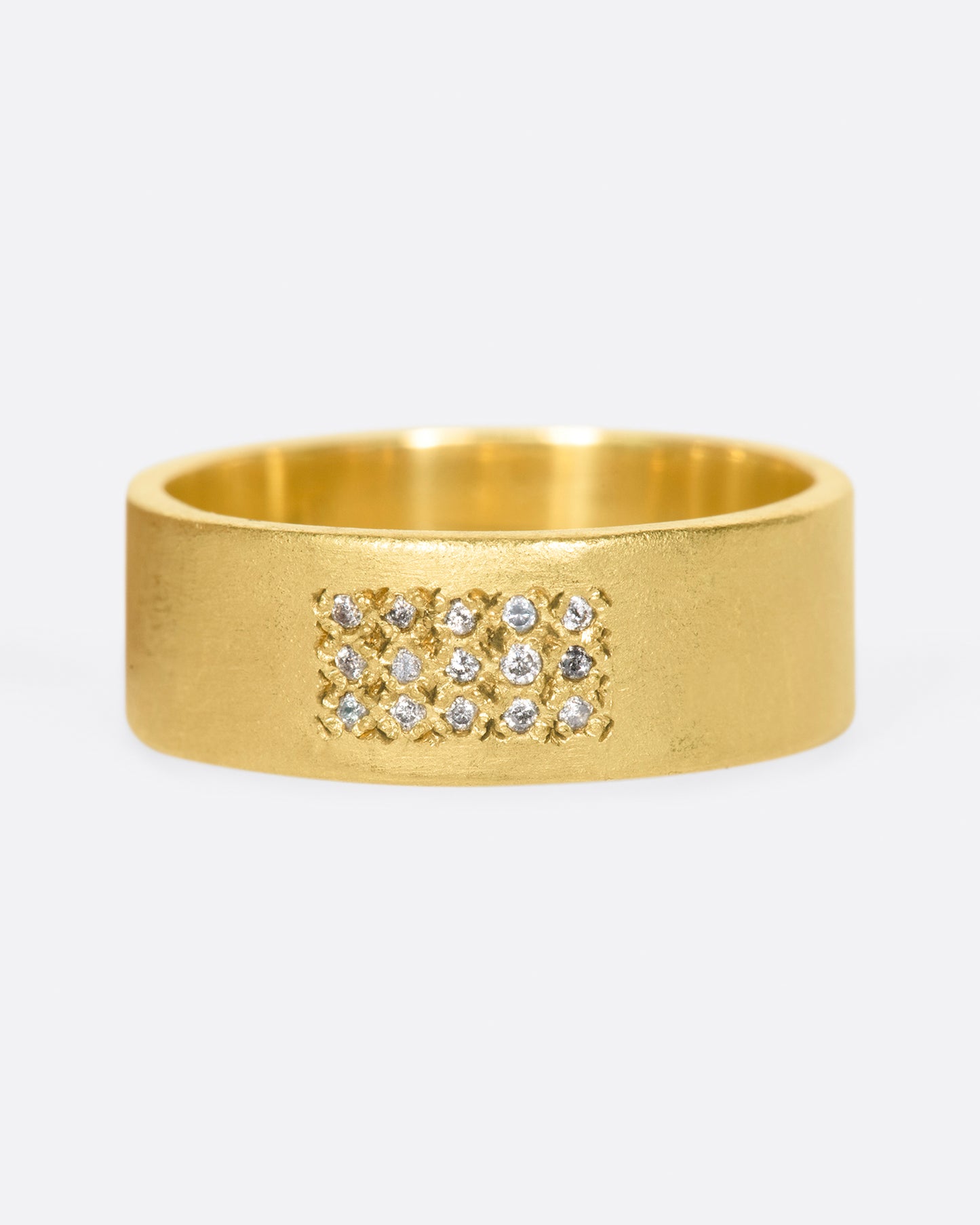 Handcrafted in recycled yellow gold, this band features 15 grey diamonds in three rows of five.