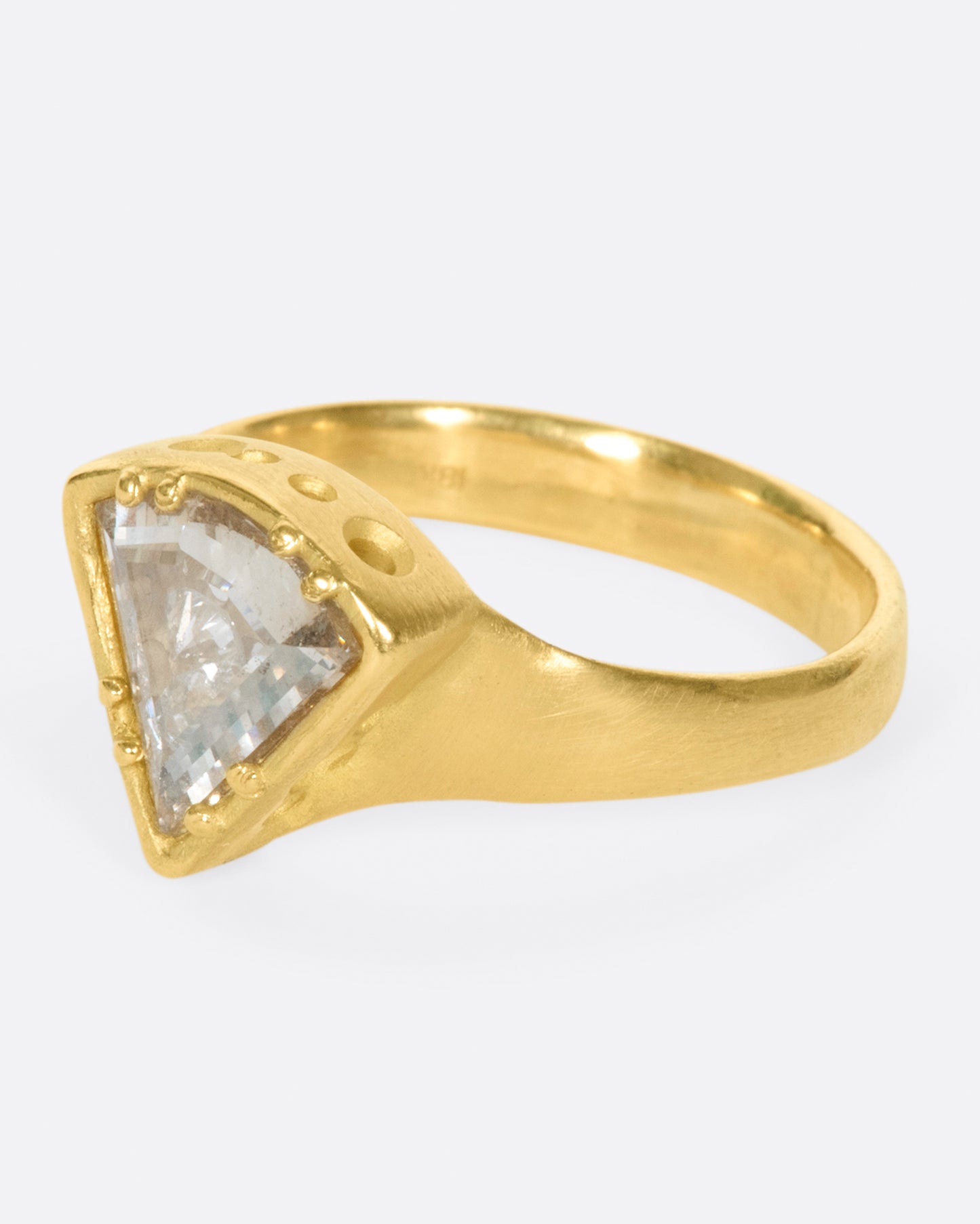 A shaker ring with a white diamond slice enveloping a cache of tiny diamonds