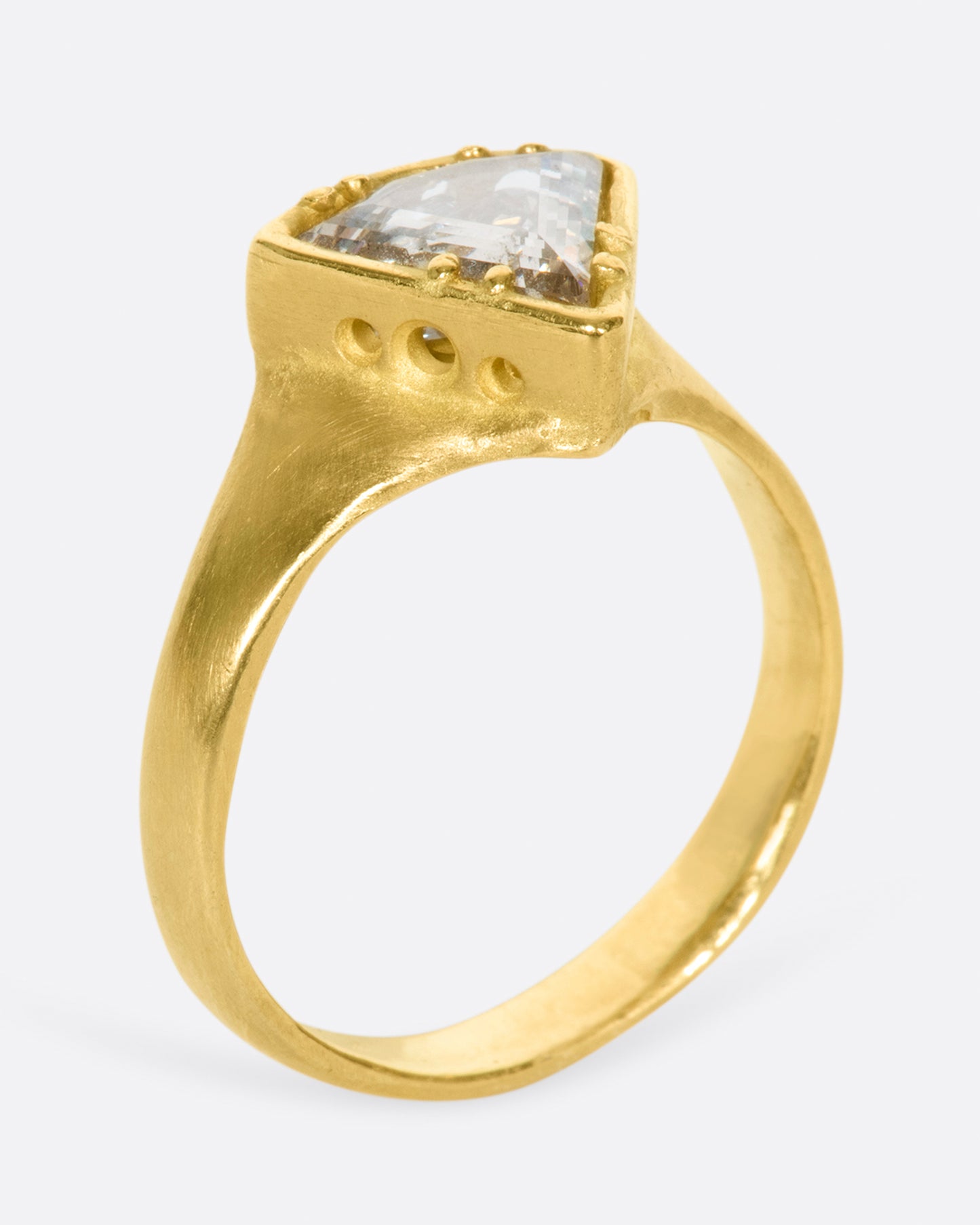 A shaker ring with a white diamond slice enveloping a cache of tiny diamonds