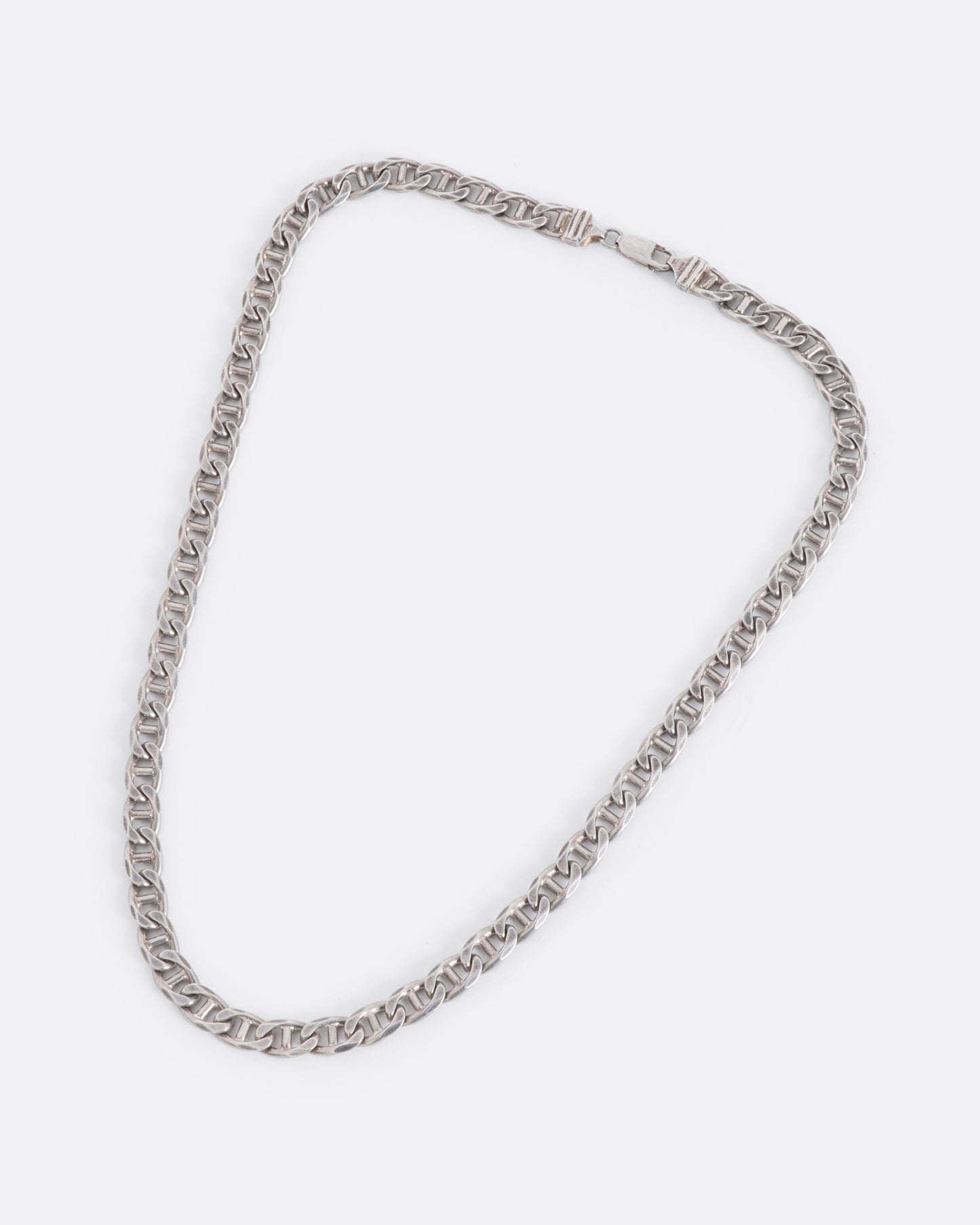 A vintage sterling silver flat mariner chain necklace.