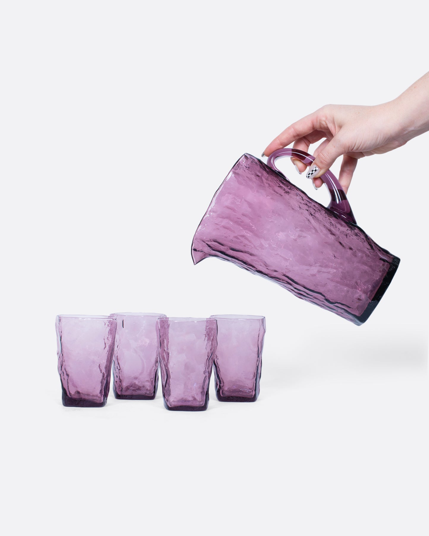 The perfect summer set to serve anything from water to sangria. The cups are squared and comfortable in the hand.
