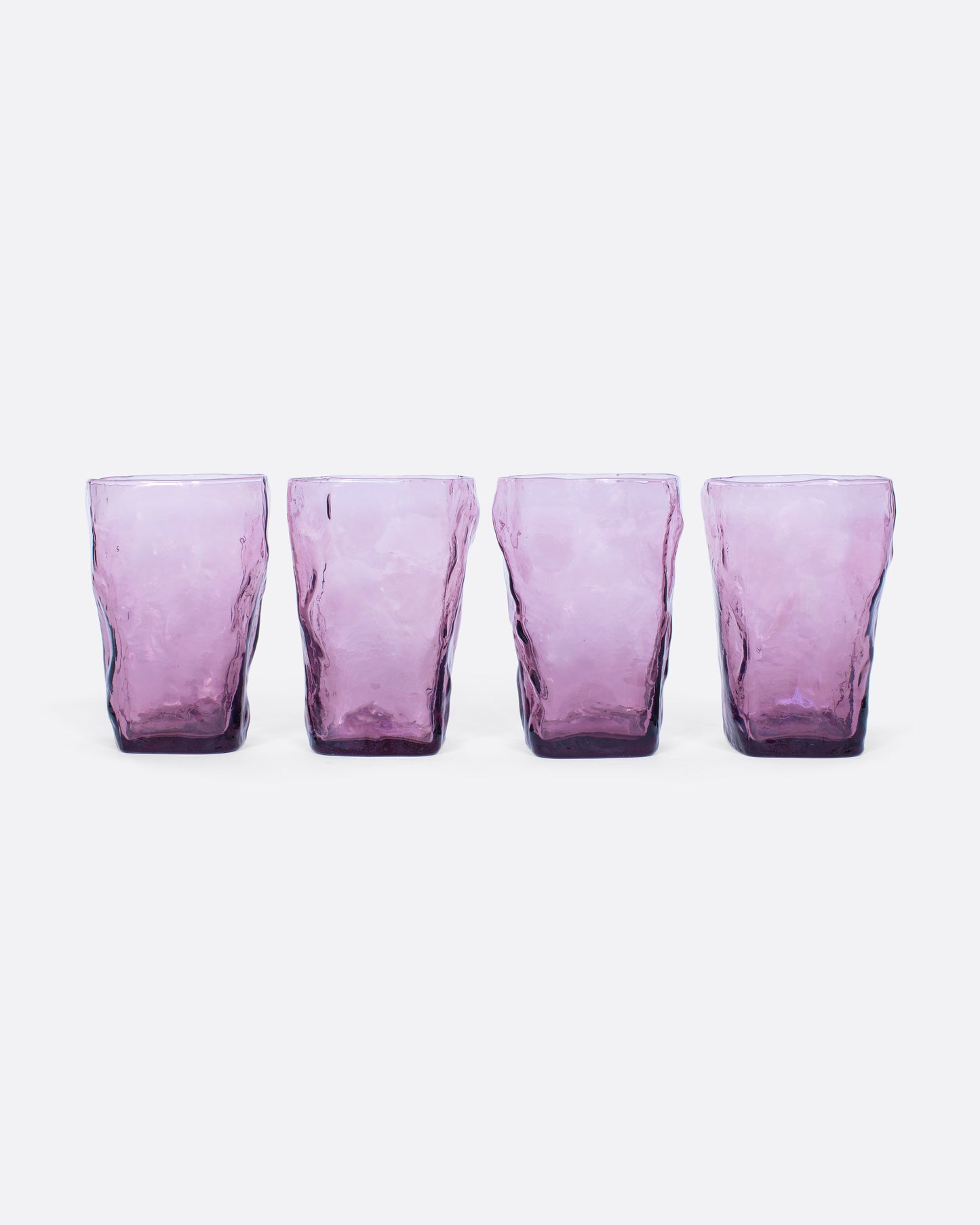 The perfect summer set to serve anything from water to sangria. The cups are squared and comfortable in the hand.
