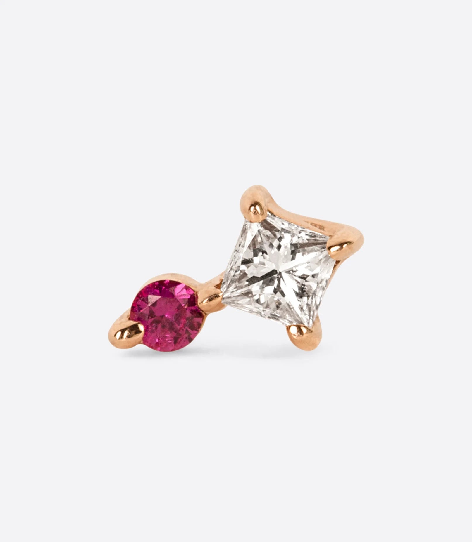 A yellow gold stud earring with a princess cut diamond and a round pink sapphire. View from the front.