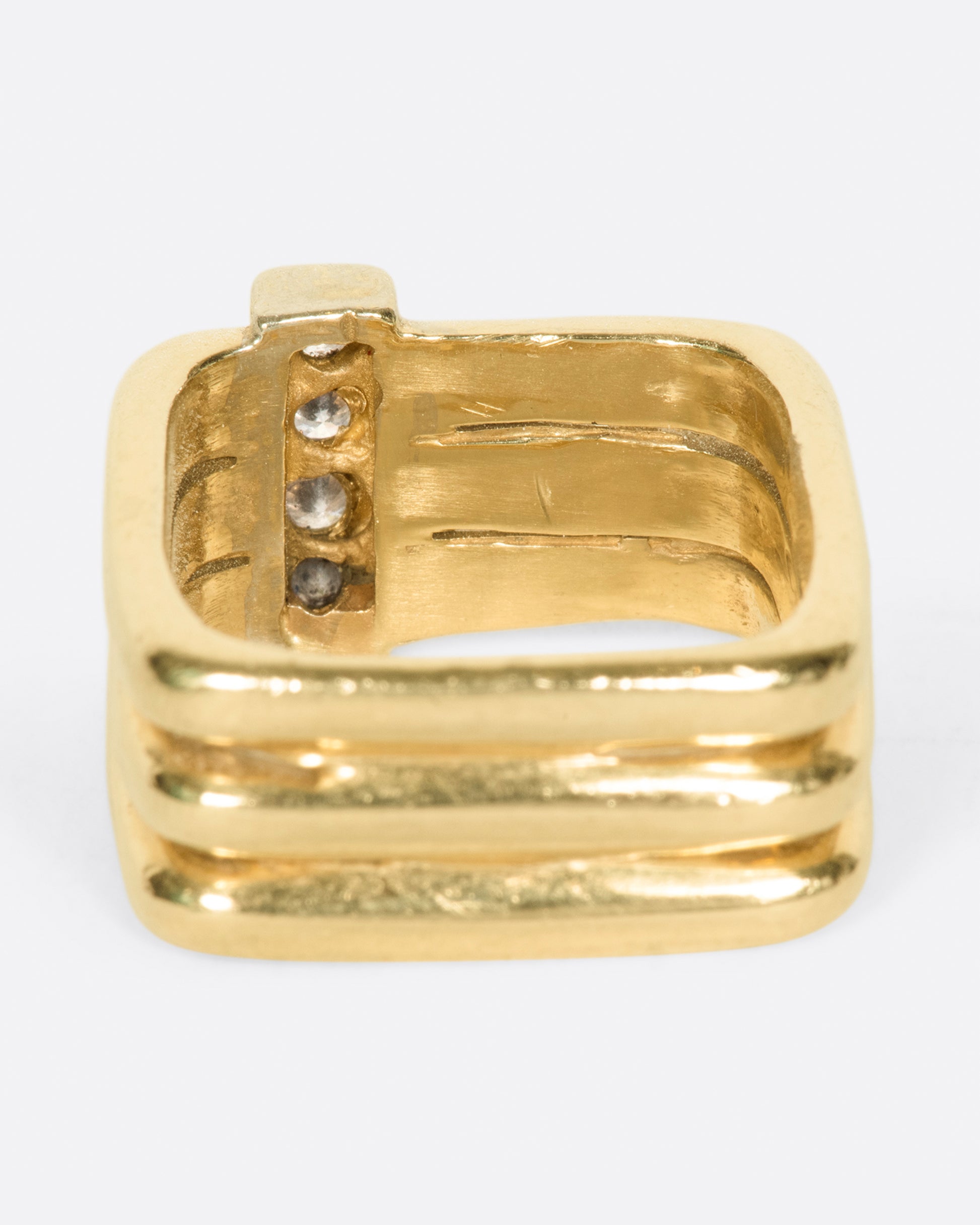 A single band that gives the illusion of a stack, connected with diamonds, shown from the back.