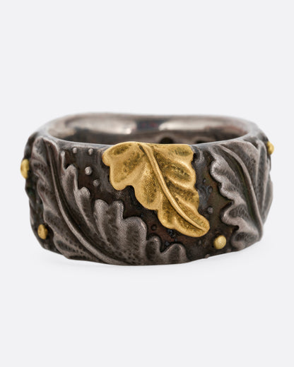 Geodesique Acanthus band in darkened platinum, carved acanthus leaves with one 18k yellow gold leaf and small gold dots