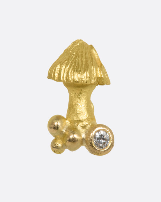 Yellow gold mushroom cluster with diamond below the stem. View from the front. 