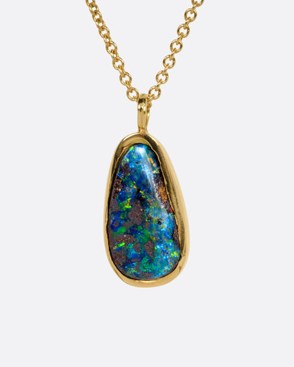A yellow gold cable chain with an Australian opal and diamond accents, shown from the front.