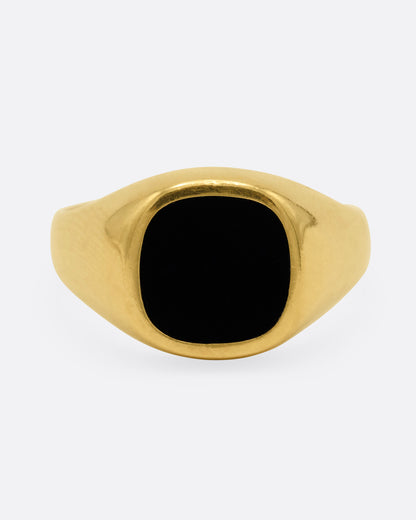 Vintage signet ring in 18k yellow gold, a cushion-shaped black onyx face on a polished band