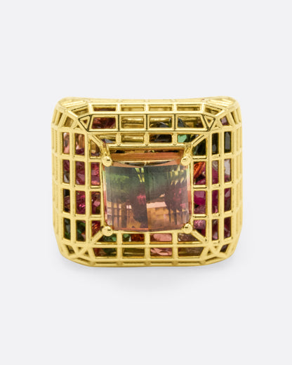 Green gold and bicolor tourmaline cage ring, top view of the bicolor tourmaline framed by a grid of pink and green tourmalines