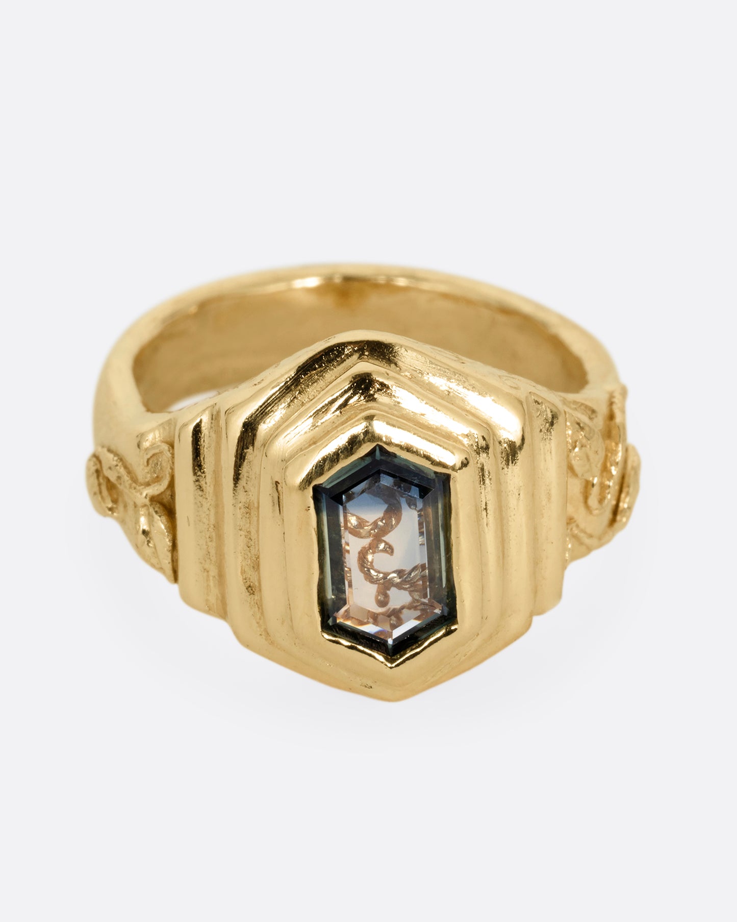 Curio Ring