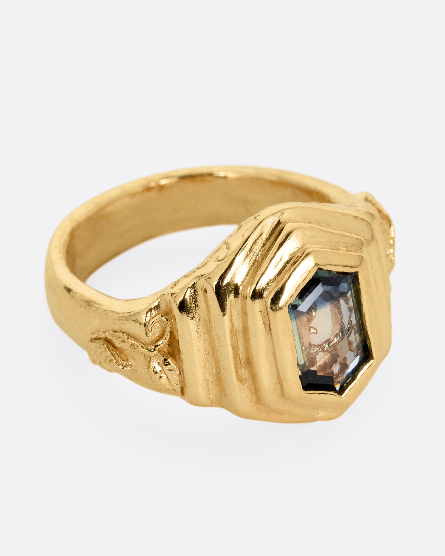 Curio Ring