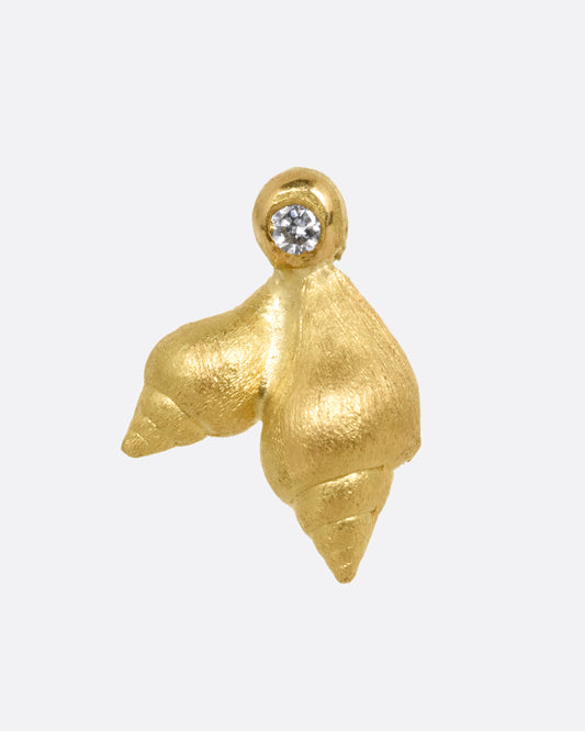 A yellow gold stud earring with two seashells and a diamond. Shown from the front.