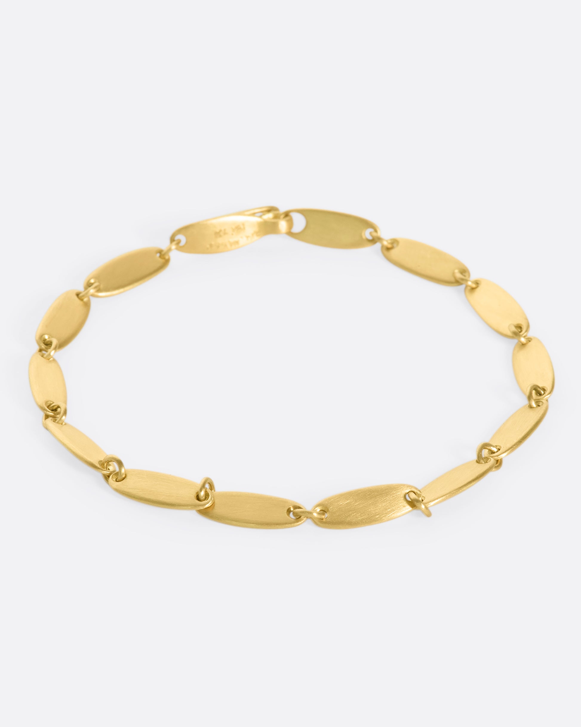 An 18k gold oval chain bracelet