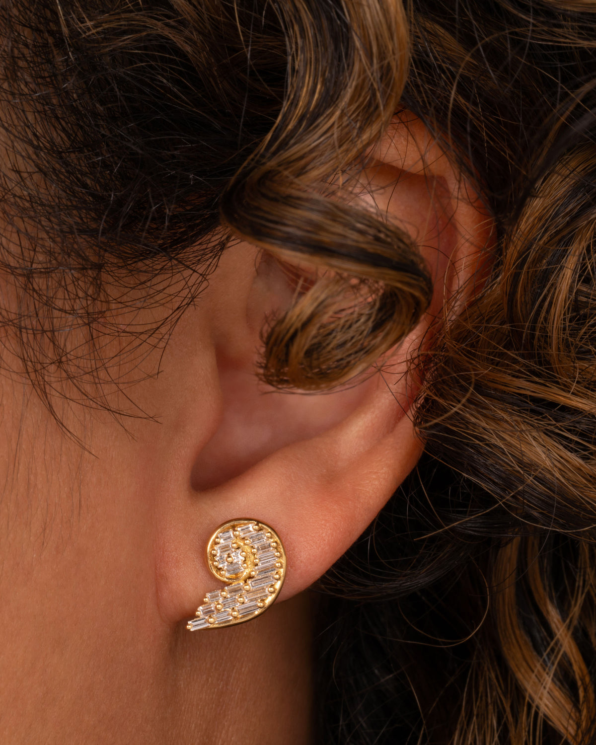 Twisted Shell Baguette Diamond Stud Earrings