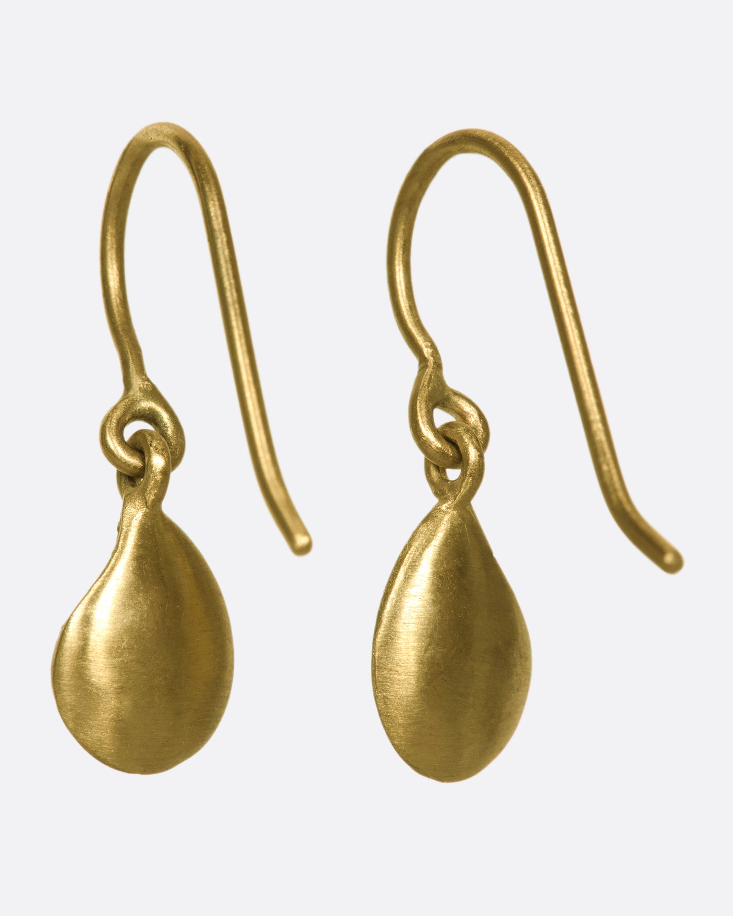 A beautiful pair of 10k gold droplet dangle earrings, etched away to reveal three glittery diamonds.