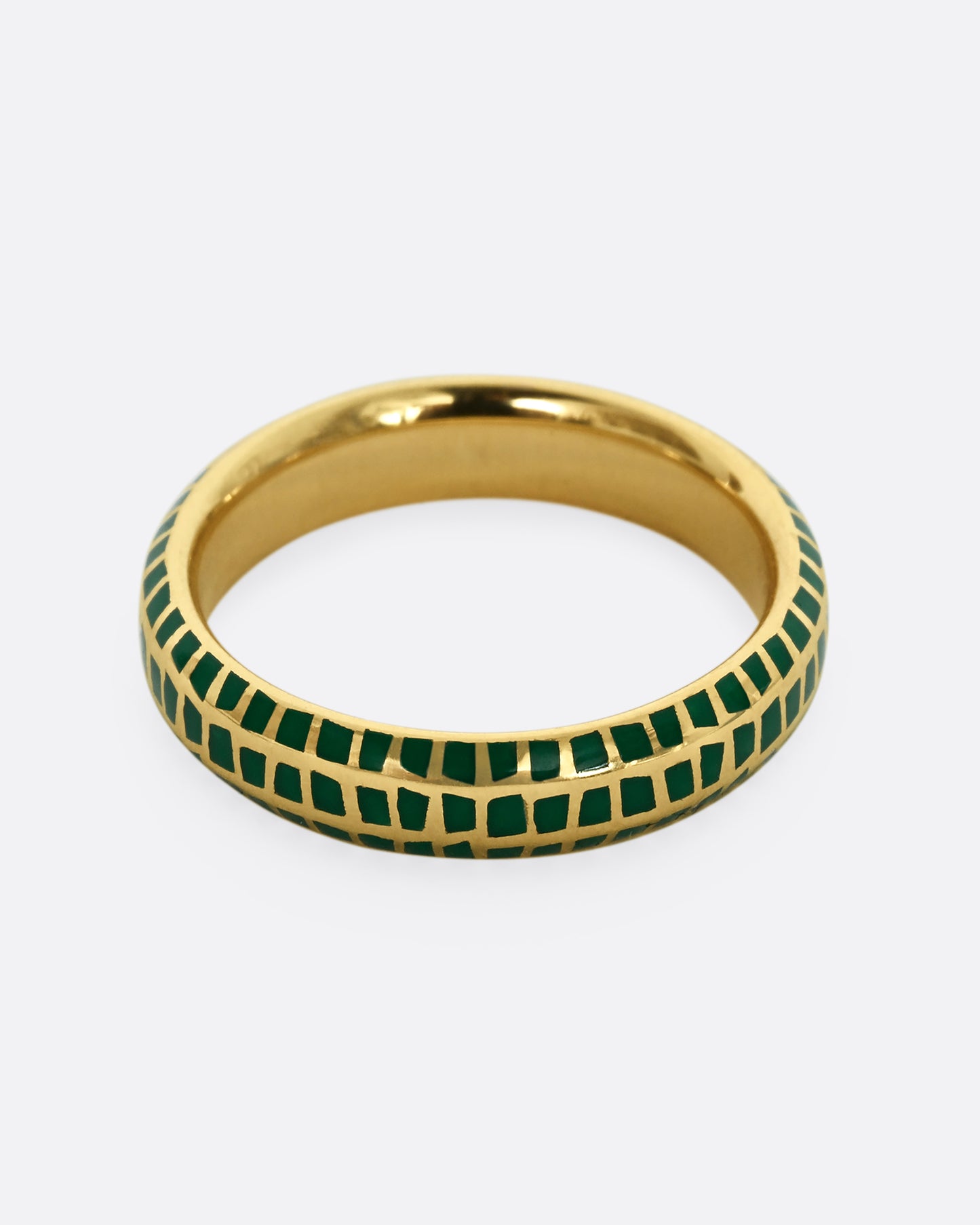 A yellow gold band with an irregular checkered pattern all the way around. 