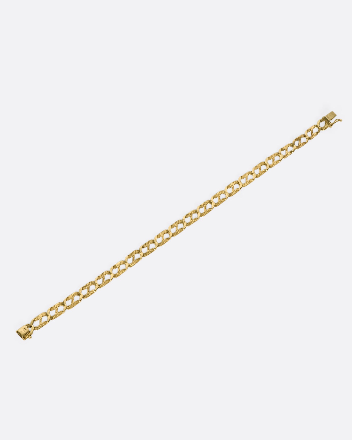 A vintage 14k gold flat mariner chain bracelet that's smooth on one side and textured on the other