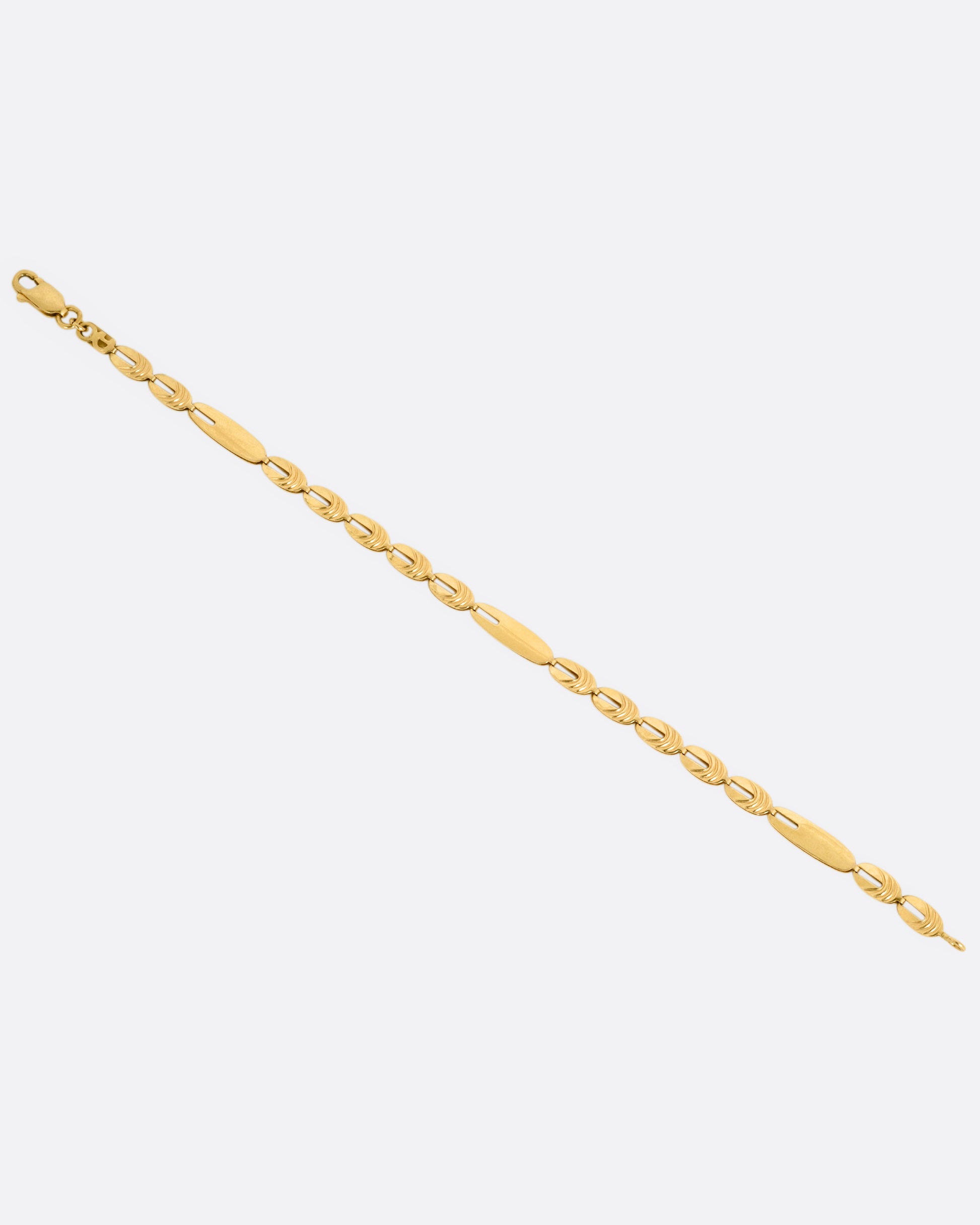 A yellow gold oval link bracelet, shown from the front.