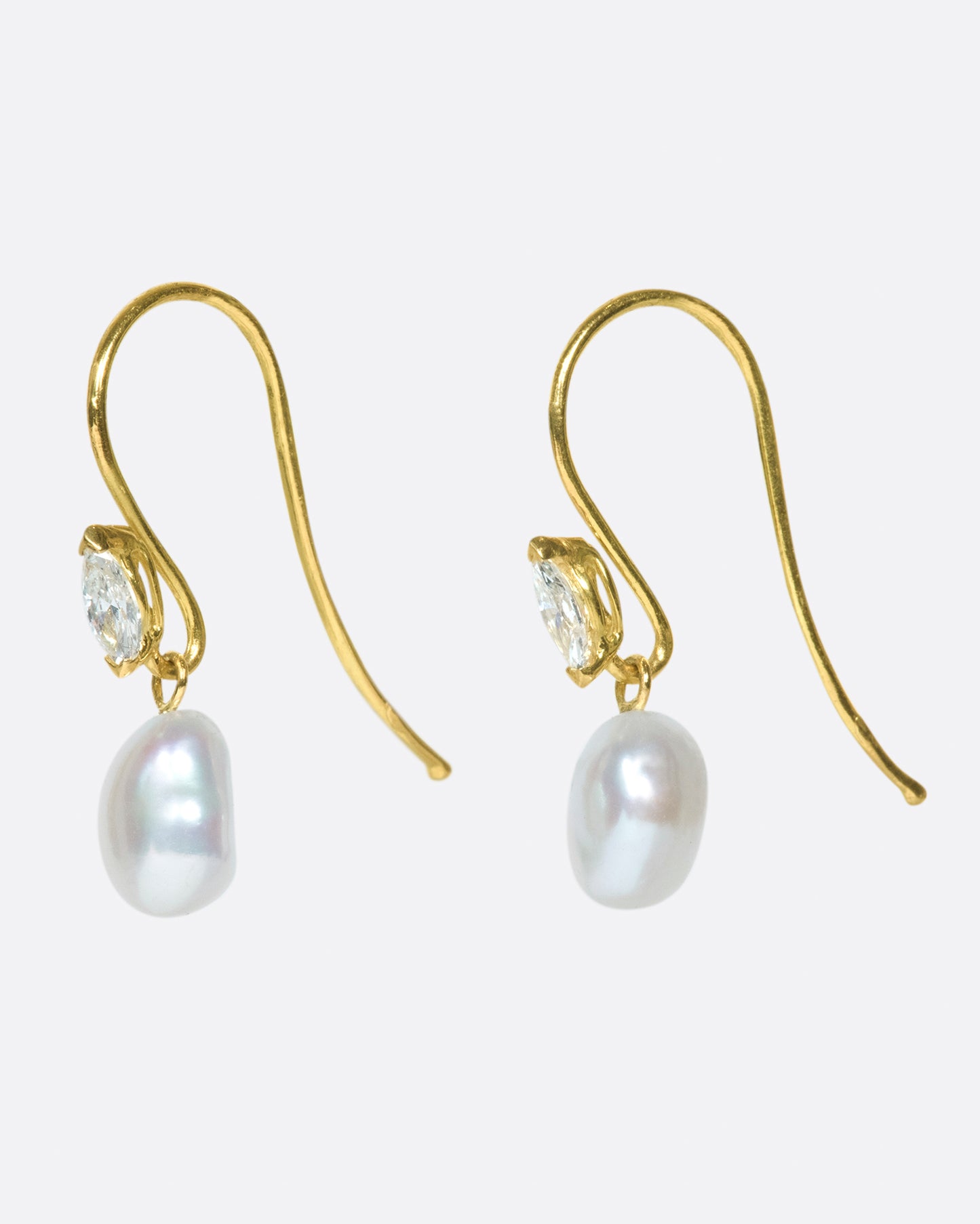 A timeless combination, this time with keshi pearls and marquise diamonds. These earrings really sparkle!