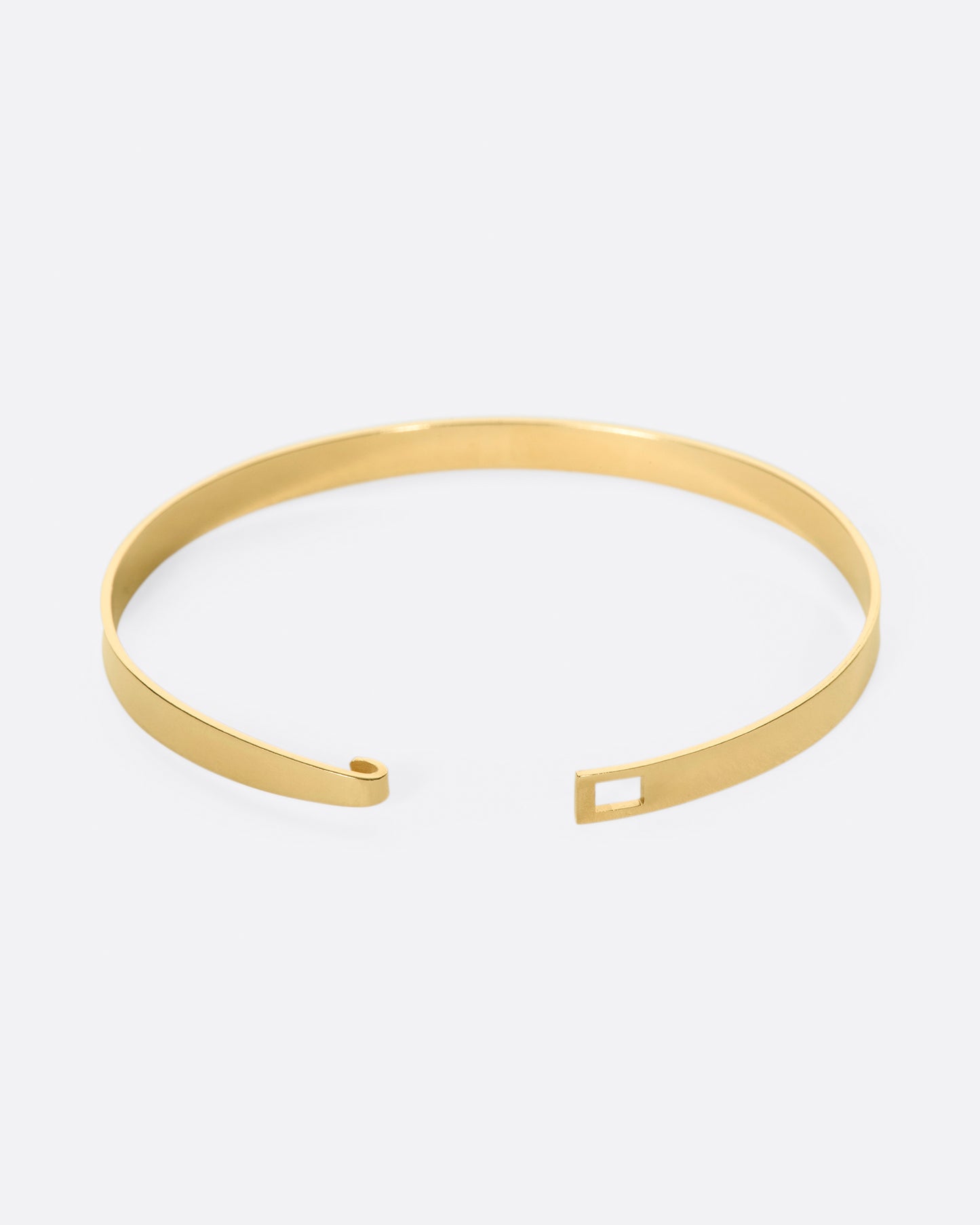 A simple and sturdy gold bracelet, perfect on its own or layered with your other favorite pieces.