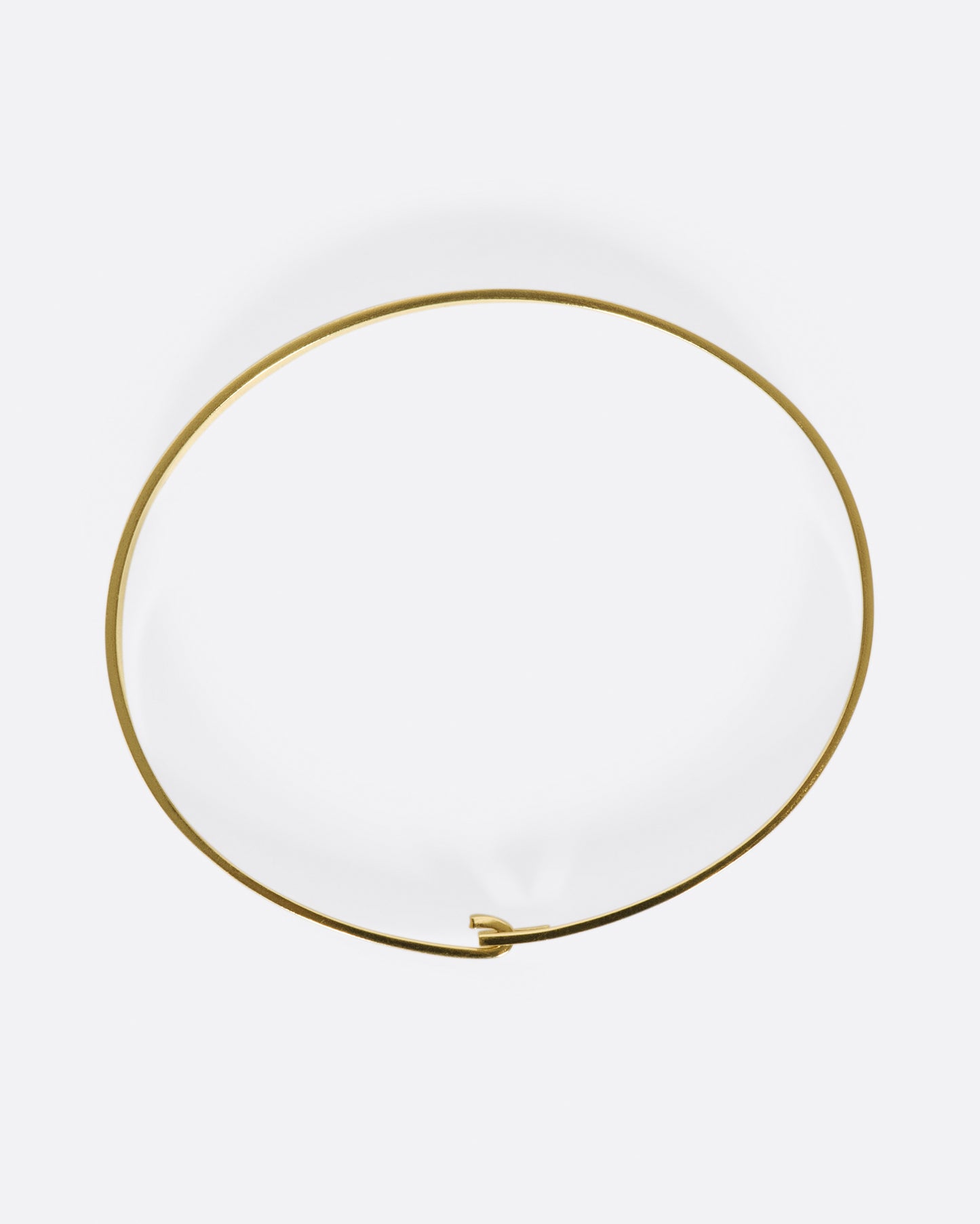 A simple and sturdy gold bracelet, perfect on its own or layered with your other favorite pieces.