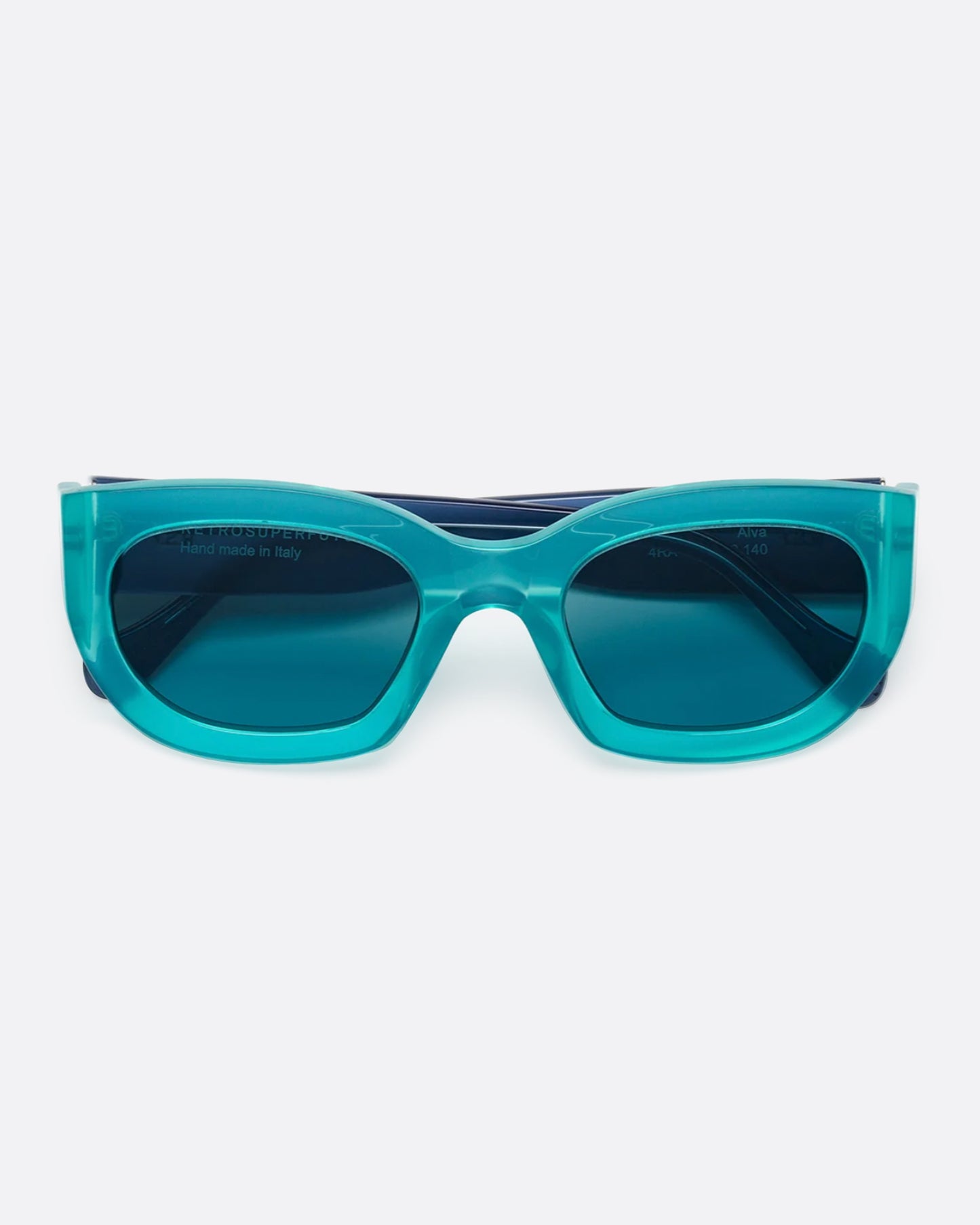 These sunglasses will take you from sunny beaches to busy city streets.