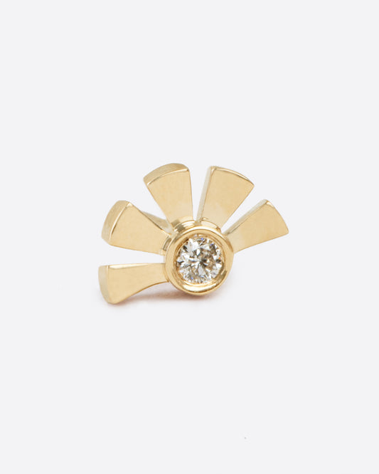 Designed to look like a sunset this Helia stud earring features a white diamond set in yellow gold. Sold as a single.