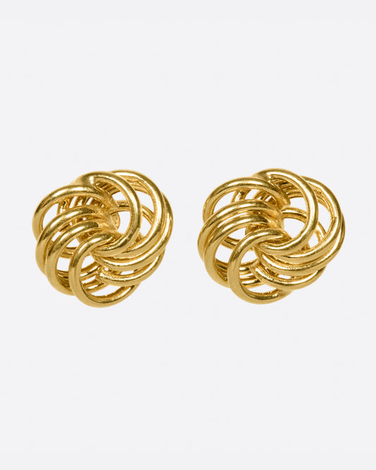 These vintage 14k gold concentric circle earrings give the illusion of volume and movement in a lightweight, easy to wear stud.