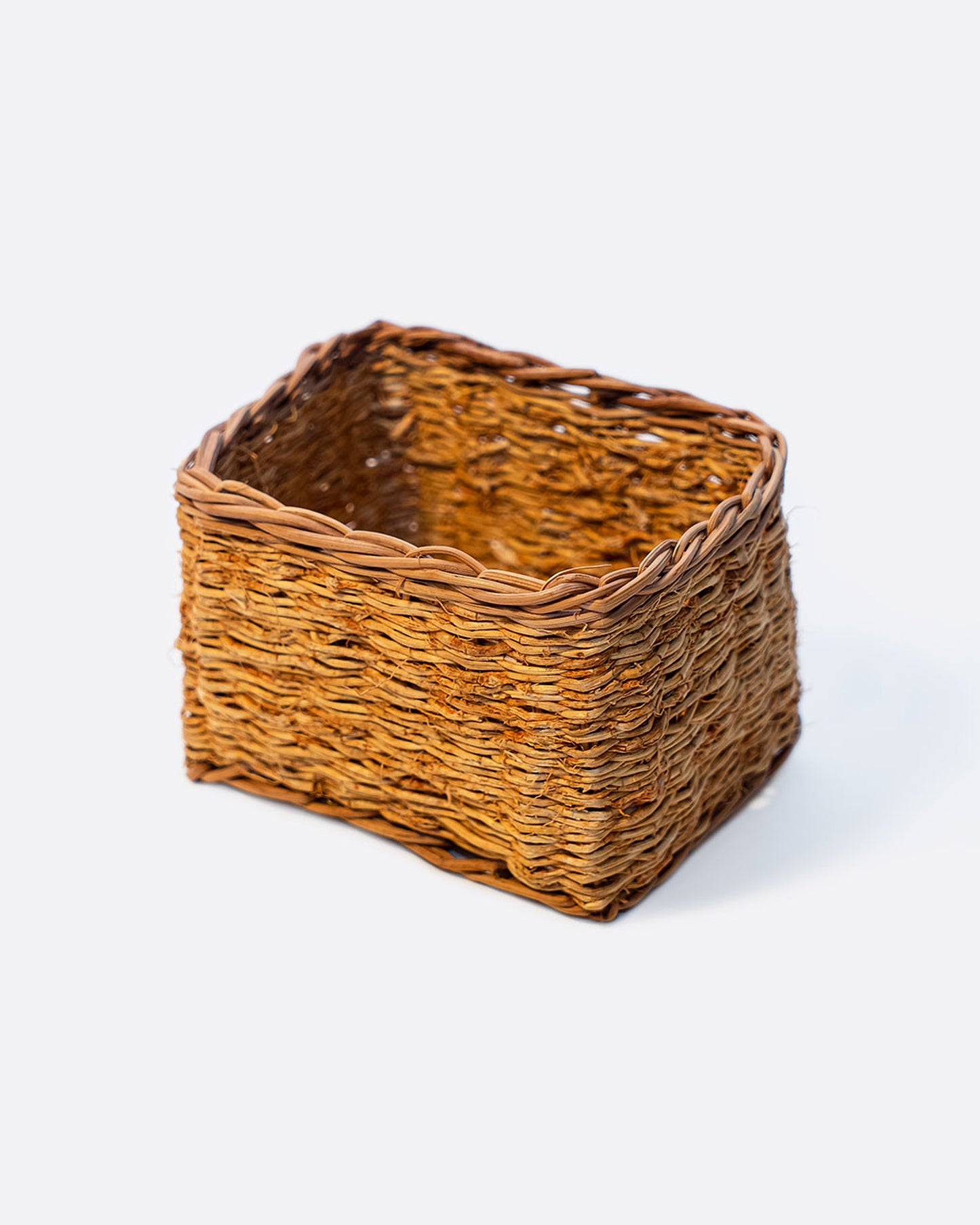Small size vetiver basket.