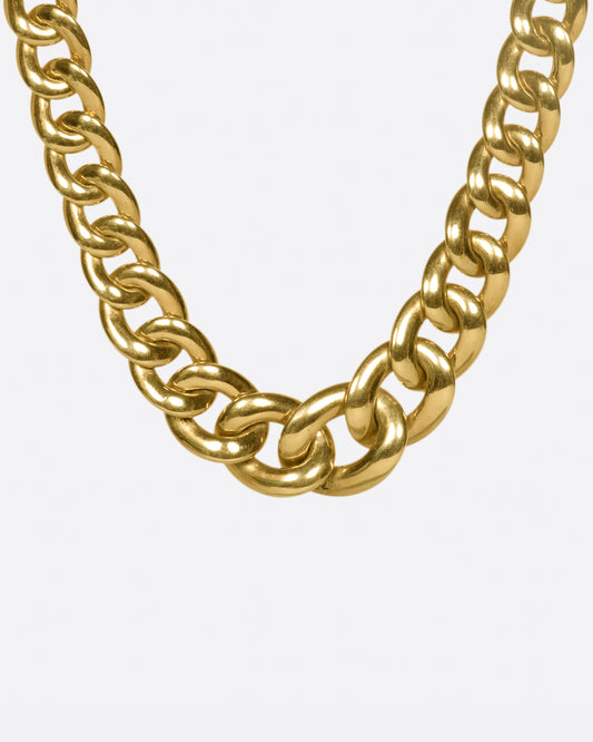 The links on this chain are substantial and reach almost an inch wide, are still buttery soft and comfortable.