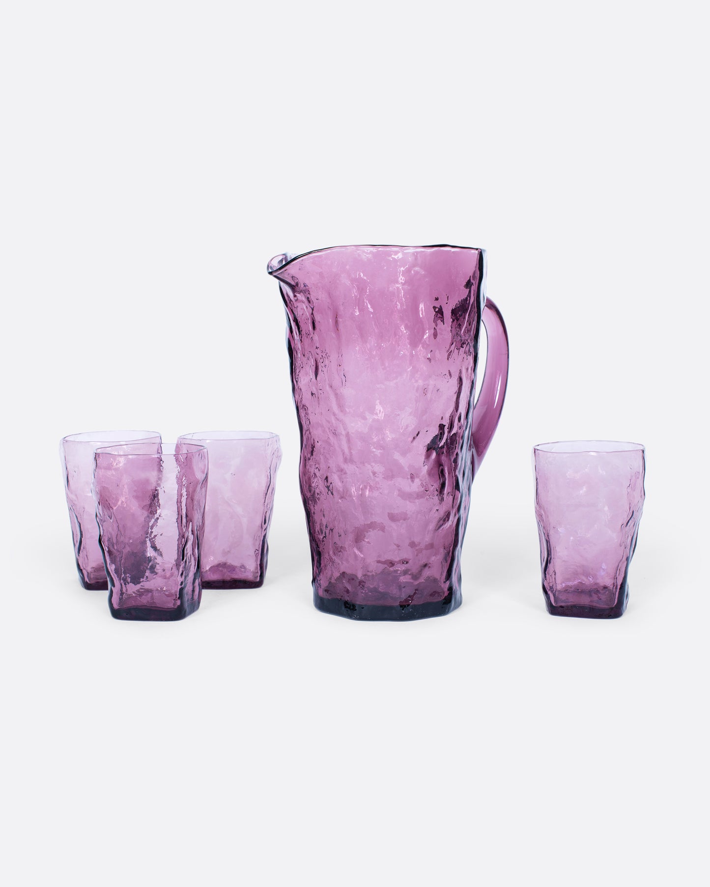 The perfect summer set to serve anything from water to sangria. The cups are squared and comfortable in the hand.