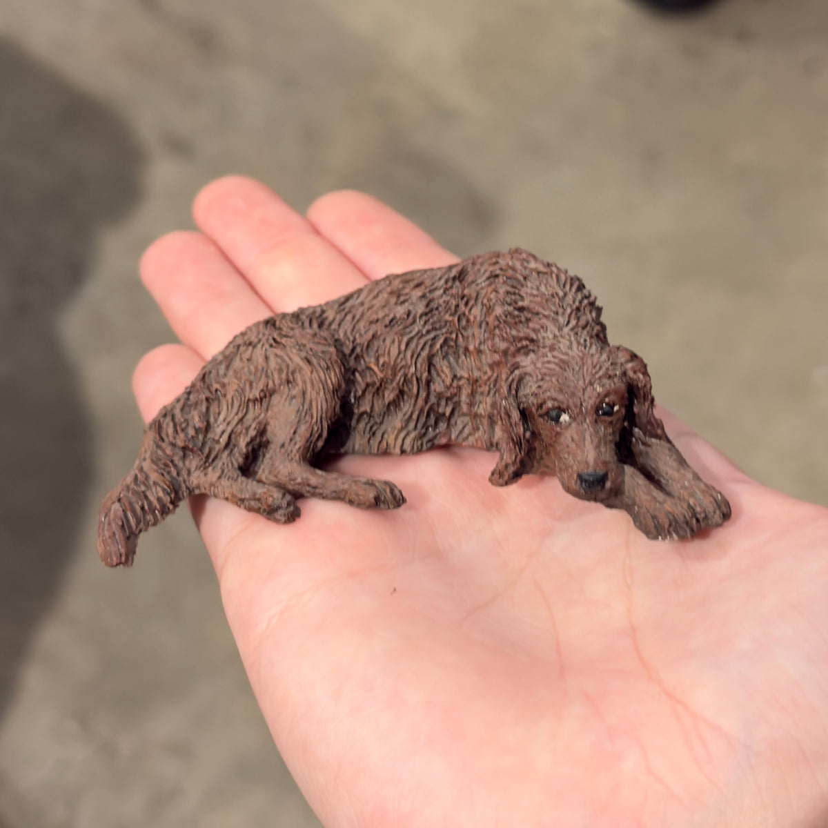 VINTAGE RESIN FOLK ART DOG LAYING DOWN - BROWN - 1986