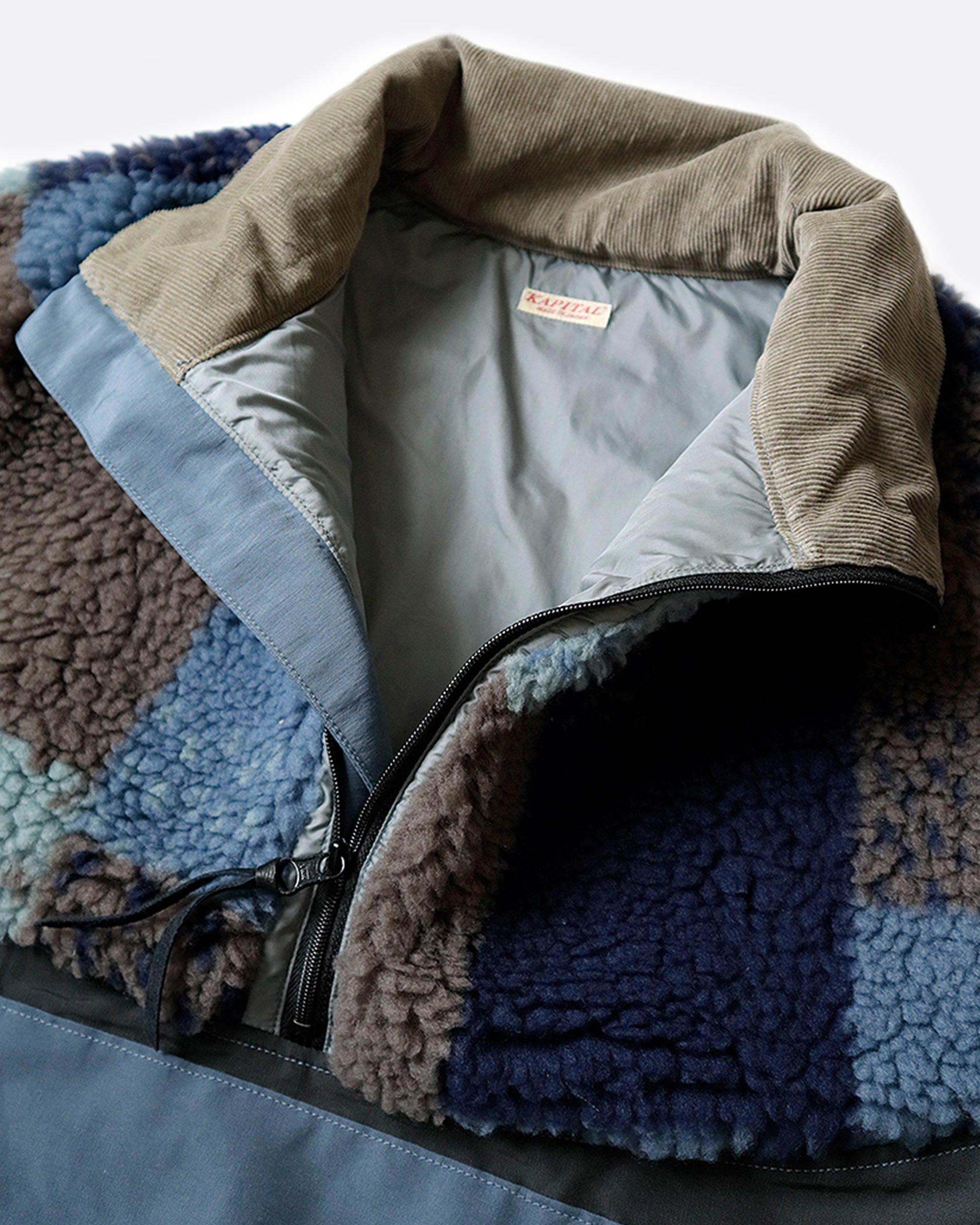 A close up on the gray corduroy collar of the 60/40 two-tone fleece anorak