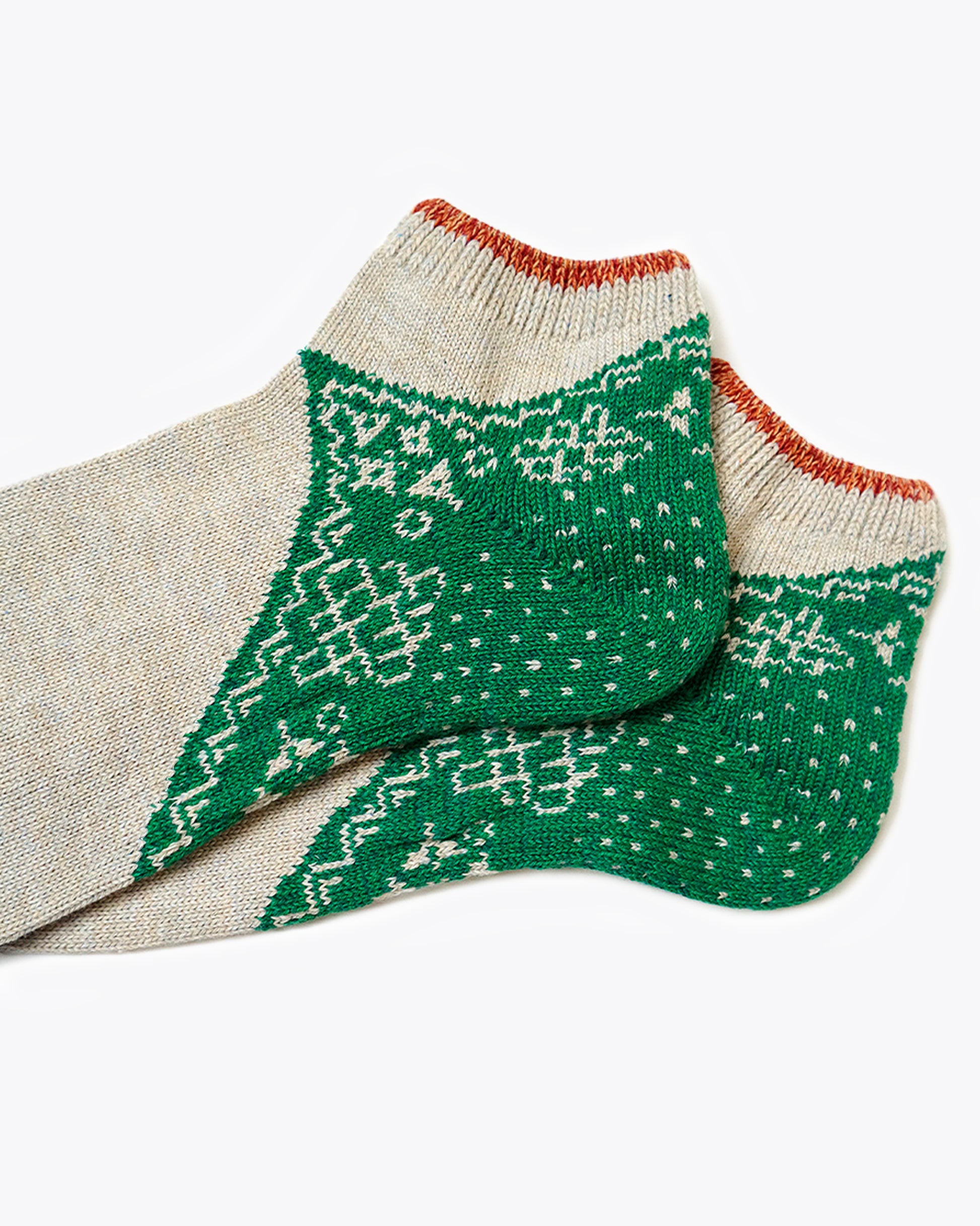 A pair of moderately thick ankle socks with an eye-catching bandana motif on the heel.