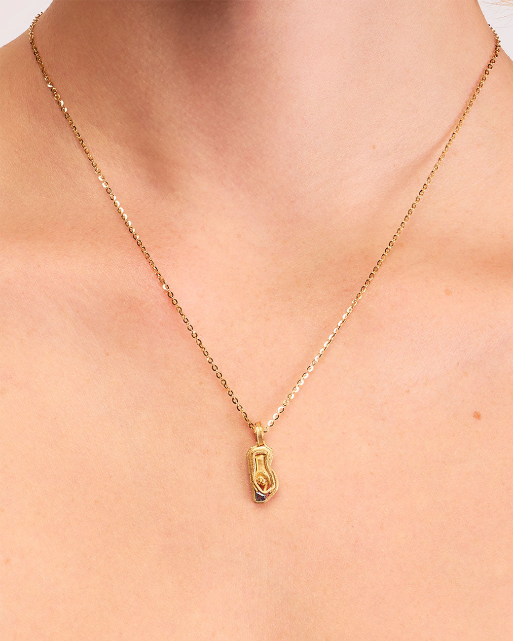 Pointer Sapphire Necklace