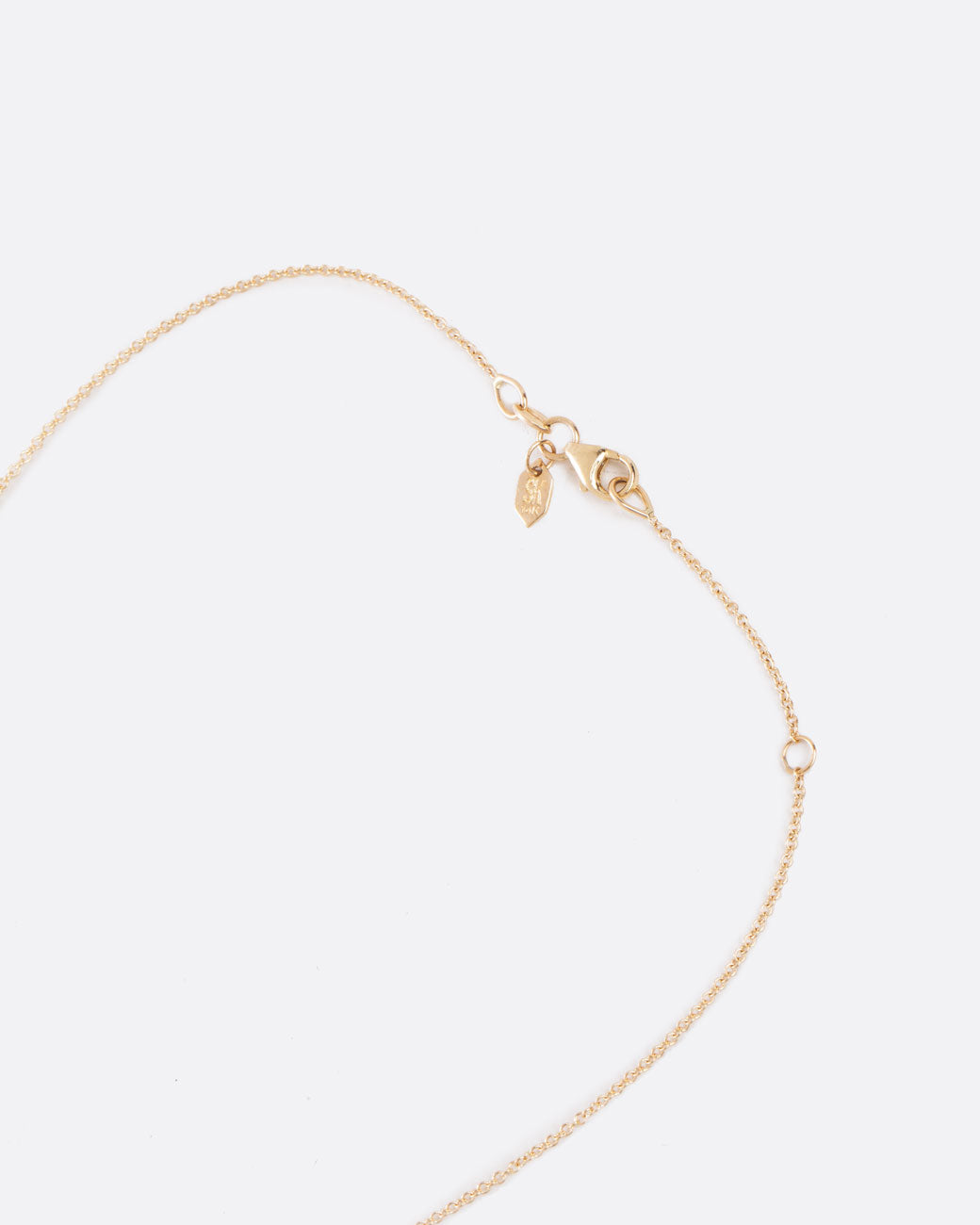 Close up birds eye view of yellow gold chain with closed clasp